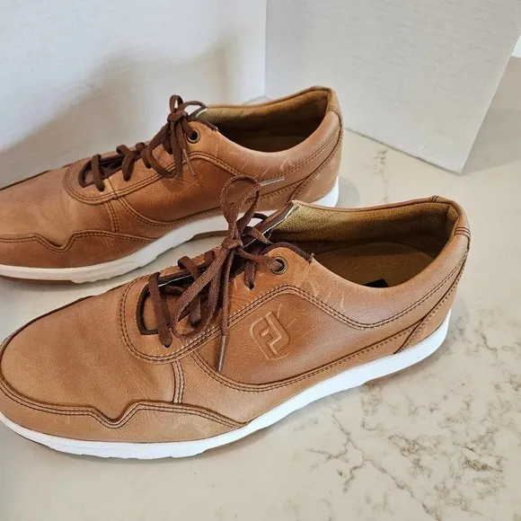Men's Leather FootJoy Spikeless Golf Shoes Size 9.5