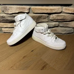 Men’s size 9 Nike AF-1, men’s Nike Air Force one sneakers