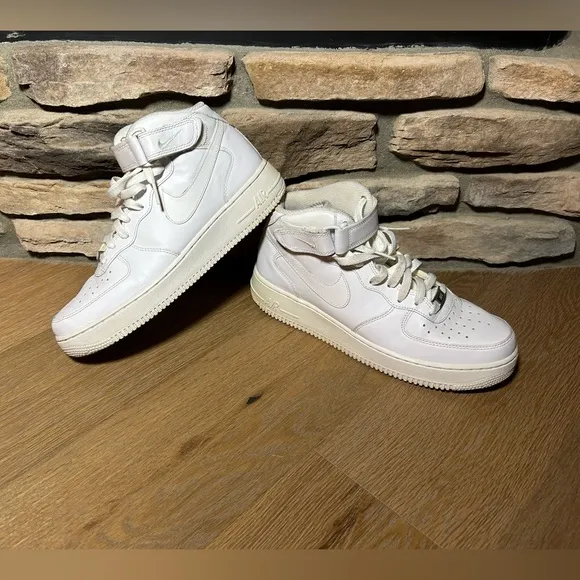 Men’s size 9 Nike AF-1, men’s Nike Air Force one sneakers