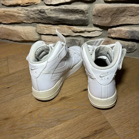 Men’s size 9 Nike AF-1, men’s Nike Air Force one sneakers