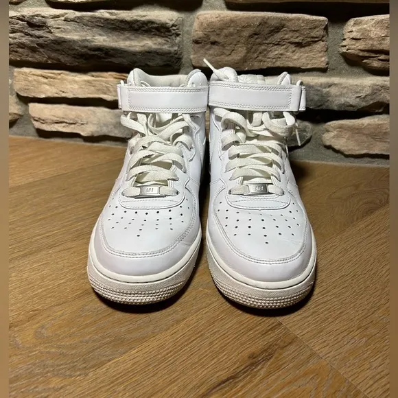 Men’s size 9 Nike AF-1, men’s Nike Air Force one sneakers