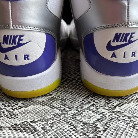 Men’s size 9.5 Nike Air Flight Lite High White/MetallicSilver-Hyper Grape