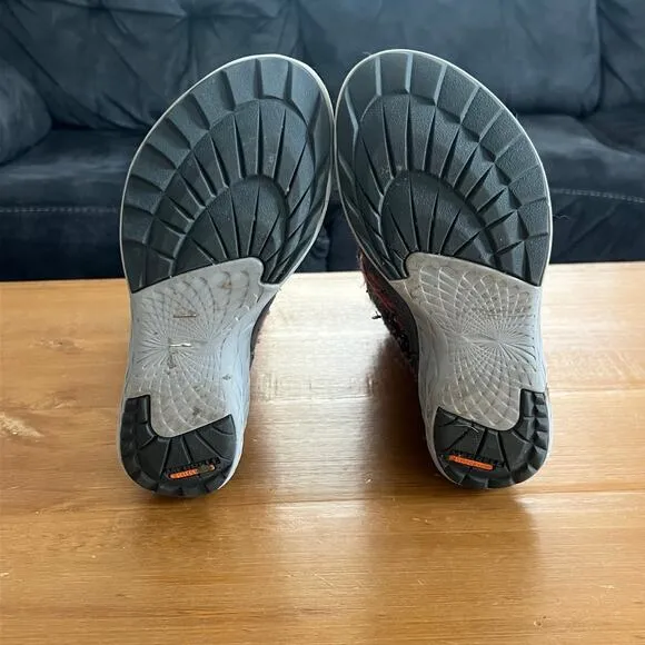 Merrell Women’s Winter Boots - Size 7.5 - Vibram Sole - Cozy &amp; Stylish