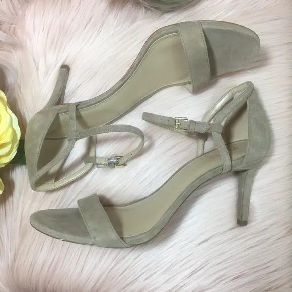 MICHAEL KORS SIMONE OPEN TOE SUEDE SANDALS, TAN, SIZE 10M