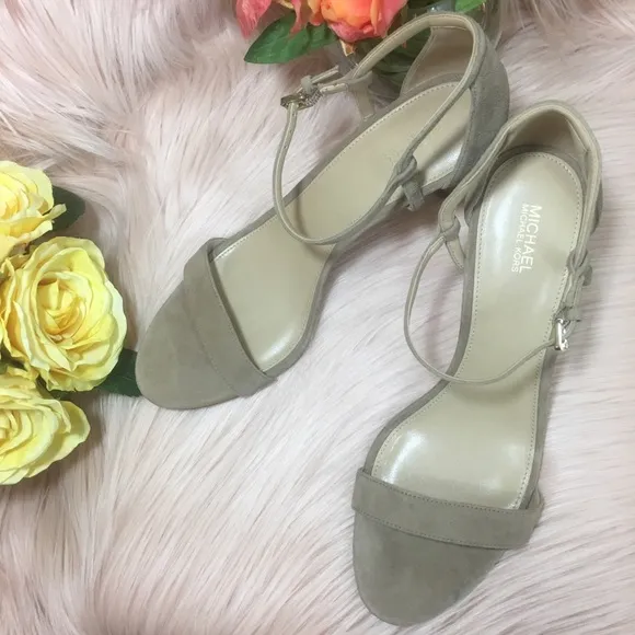 MICHAEL KORS SIMONE OPEN TOE SUEDE SANDALS, TAN, SIZE 10M