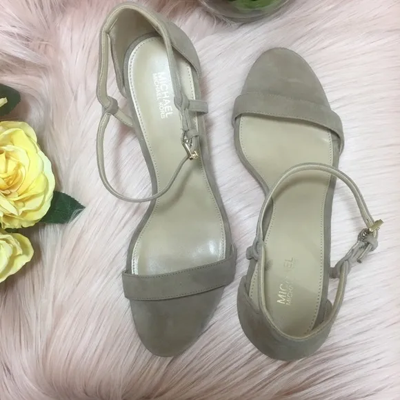 MICHAEL KORS SIMONE OPEN TOE SUEDE SANDALS, TAN, SIZE 10M