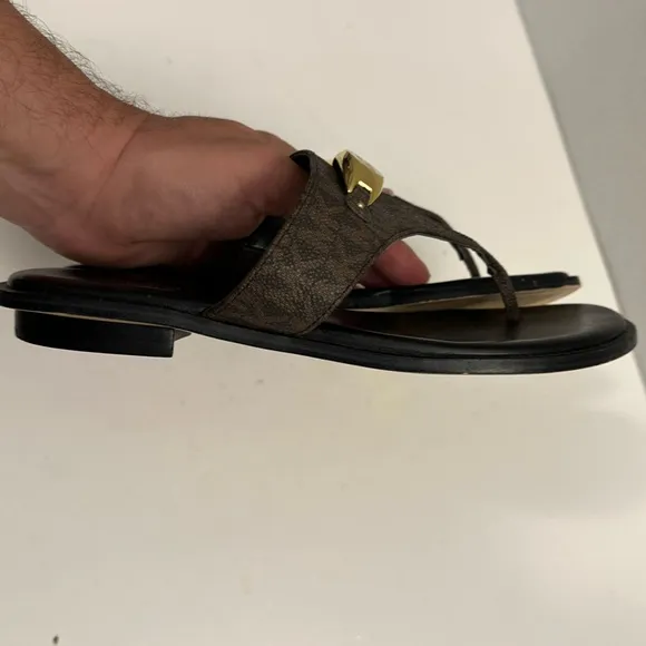 Michael Kors Tilly Thong Sandals Size 8.0 M