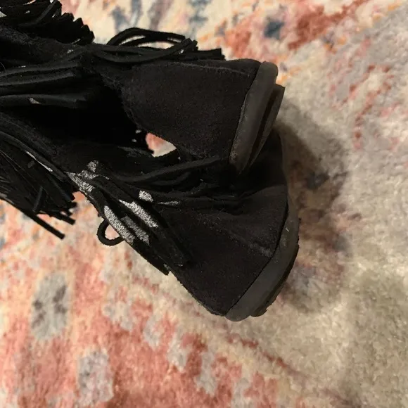 Minnetonka Black Suede Fringe Accent Moccasin Star Print Boots Girls Size 13