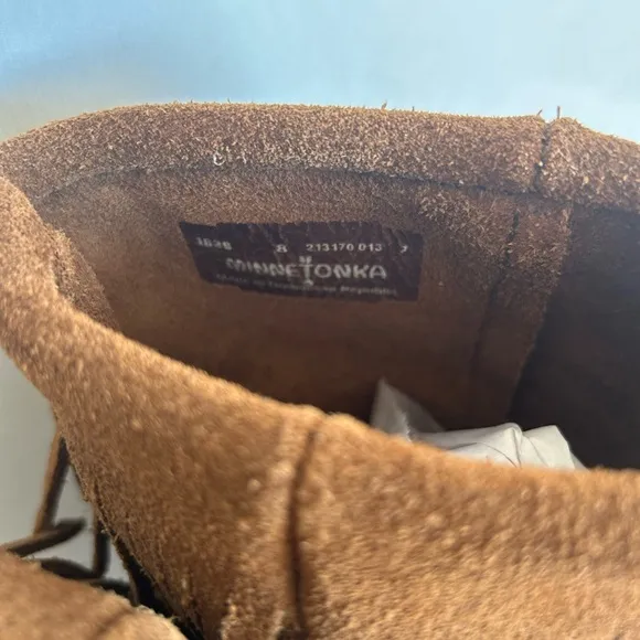 Minnetonka Brown 3 Layer Fringe Suede Boots Woman’s Size 8