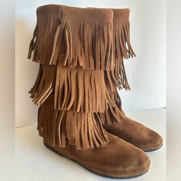 Minnetonka Brown 3 Layer Fringe Suede Boots Woman’s Size 8