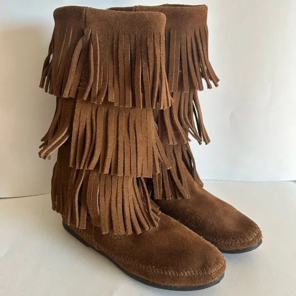 Minnetonka Brown 3 Layer Fringe Suede Boots Woman’s Size 8