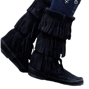 Minnetonka Calf High Suede 3-Layer Black Fringe Boots