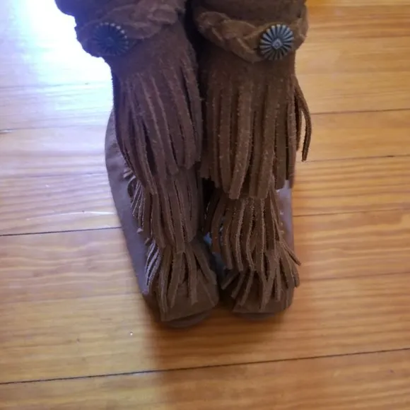 Minnetonka Youth 3 Brown Boots Leather 3 Layer Fringe Southwestern Cosplay