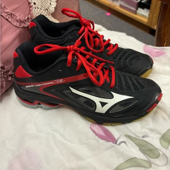 MIzuno Wave ladies 8 Black &amp; Red Volleyball Shoes