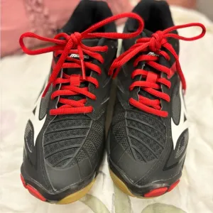 MIzuno Wave ladies 8 Black &amp; Red Volleyball Shoes