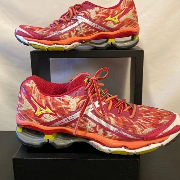Mizuno “wave” pink/white tie dye design mesh lightweight running shoes size 7.5