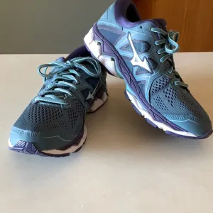 Mizuno Wave Style Shoes, size 7.5