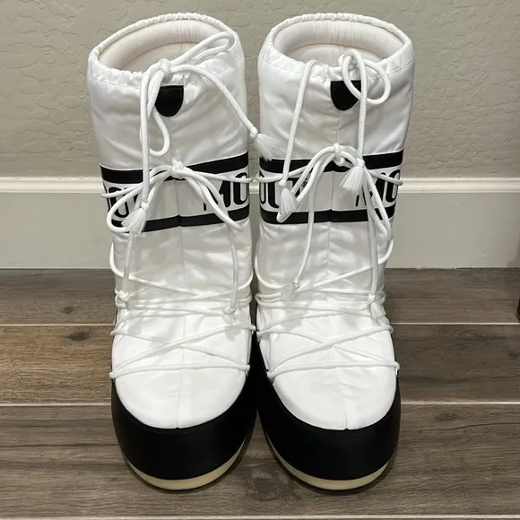 Moon Boot Icon Nylon Boots White / Black Size 10 a 11.5