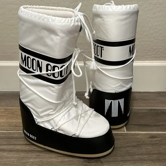 Moon Boot Icon Nylon Boots White / Black Size 10 a 11.5