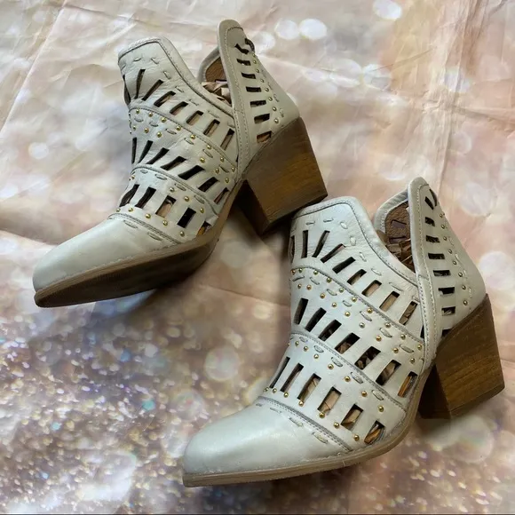 Muse &amp; Cloud Arcadia Ice Grey Ankle Boots Booties