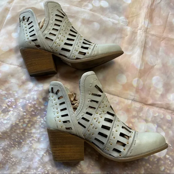 Muse &amp; Cloud Arcadia Ice Grey Ankle Boots Booties