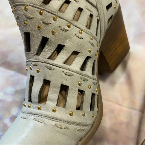 Muse &amp; Cloud Arcadia Ice Grey Ankle Boots Booties