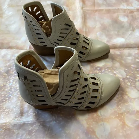 Muse &amp; Cloud Arcadia Ice Grey Ankle Boots Booties