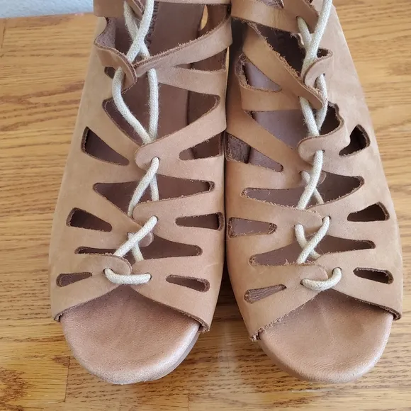 Musse &amp; Cloud Camel Color Leather Bohemian Lace Up Platform Sandals Women's 10