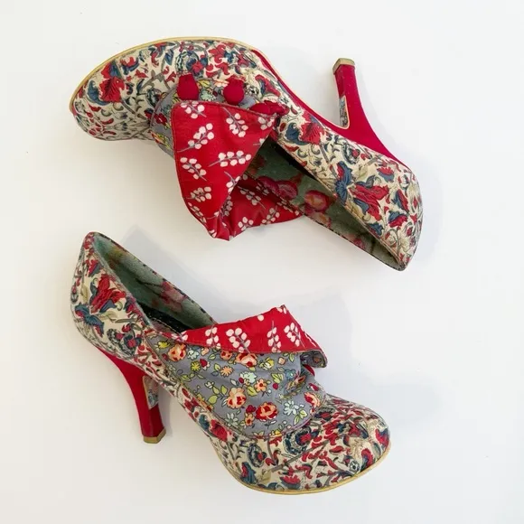 MUTINY IRREGULAR CHOICE BLUE WHITE FLORAL PRINT RED VELOUR HIGH HEELS
