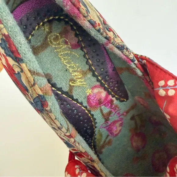 MUTINY IRREGULAR CHOICE BLUE WHITE FLORAL PRINT RED VELOUR HIGH HEELS