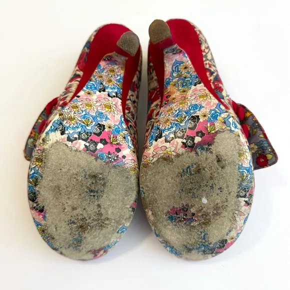 MUTINY IRREGULAR CHOICE BLUE WHITE FLORAL PRINT RED VELOUR HIGH HEELS