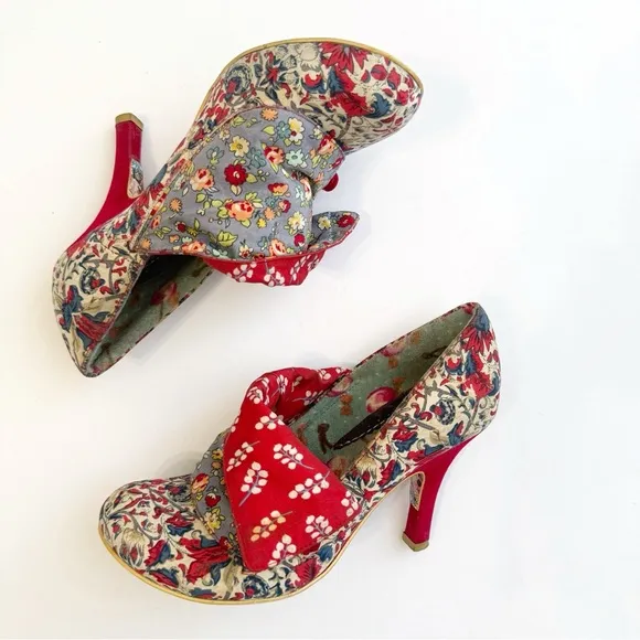 MUTINY IRREGULAR CHOICE BLUE WHITE FLORAL PRINT RED VELOUR HIGH HEELS