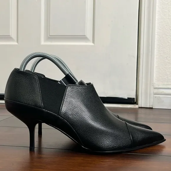 Narciso Rodriguez Leather Booties Shoes Pointed Toe sz 40 Quiet Luxury Old MOney