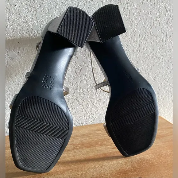 Naturalizer Women Tiff Leather Square Toe Heels Sandals Shoes Pewter 9.5