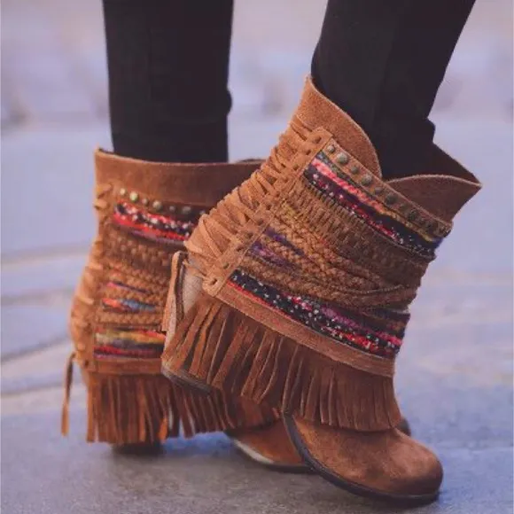NAUGHTY MONKEY PONCHO BOOTS  NATIVE BOOTS BROWN SUEDE ANKLE BOOTIES SIZE 8.5