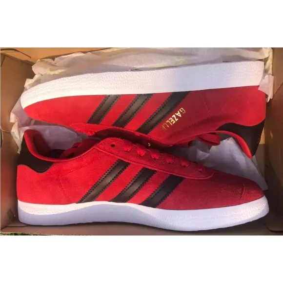 New Adidas Gazelle Sneakers Red Manchester United Soccer Men’s Shoes Multi Sizes