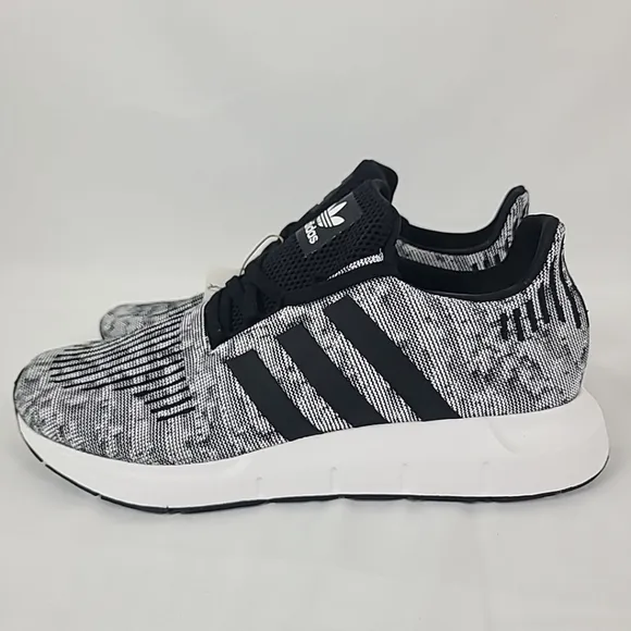 NEW Adidas Men's Swift Run Black White Gray Athletic Shoes Sneakers Sz 10 NIB