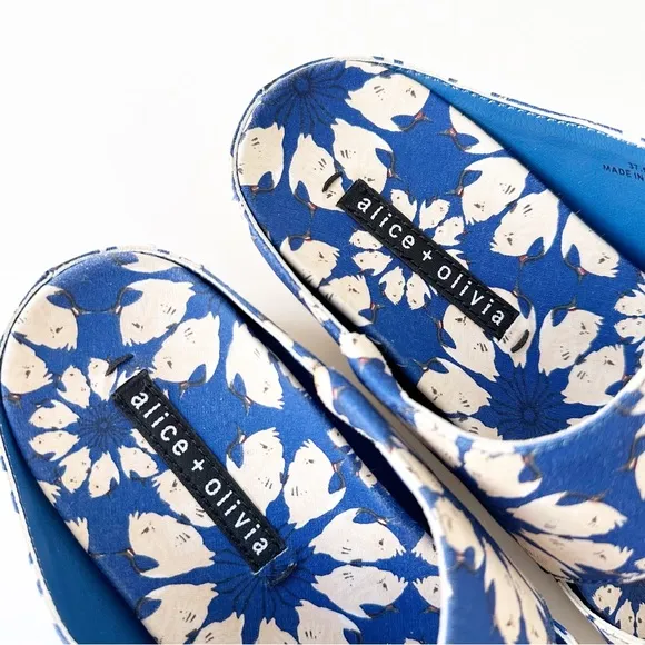 NEW Alice   Olivia Brianna Daisy Floral Platform Slip-On Sandals Blue Sz 7