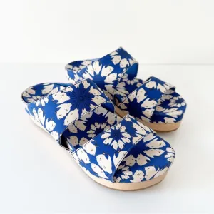 NEW Alice   Olivia Brianna Daisy Floral Platform Slip-On Sandals Blue Sz 7