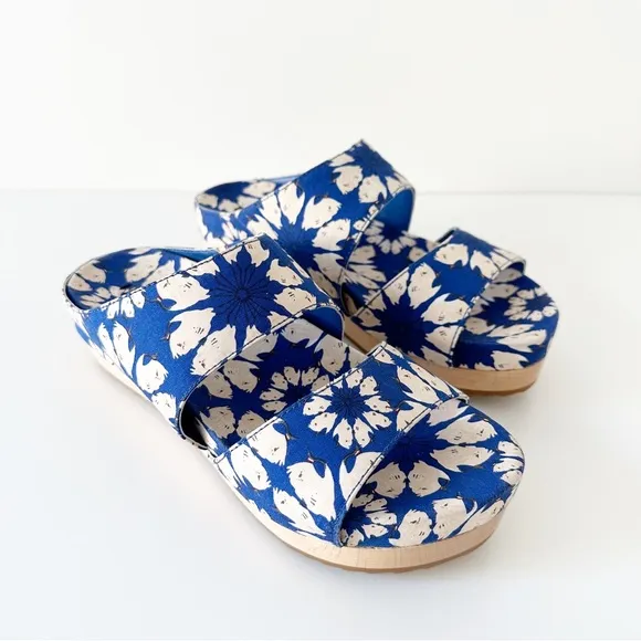 NEW Alice   Olivia Brianna Daisy Floral Platform Slip-On Sandals Blue Sz 7