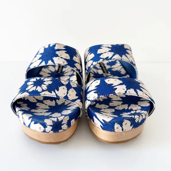 NEW Alice   Olivia Brianna Daisy Floral Platform Slip-On Sandals Blue Sz 7