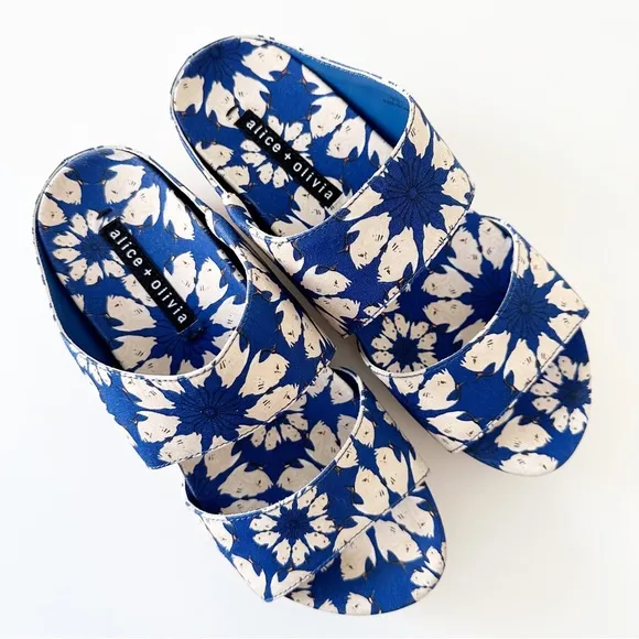 NEW Alice   Olivia Brianna Daisy Floral Platform Slip-On Sandals Blue Sz 7