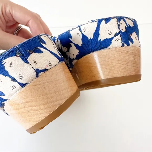NEW Alice   Olivia Brianna Daisy Floral Platform Slip-On Sandals Blue Sz 7