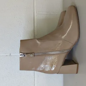 new Aquatalia made in Italy SZ 9.5 Delfina Nappa Patent Leather heeled boot zip