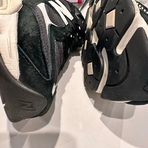 NEW BALANCE 9060 CASUAL SHOES