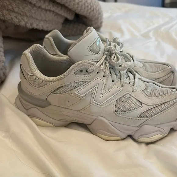 New balance 9060 triple white kids size 7 new balance sneakers kids shoes size 7