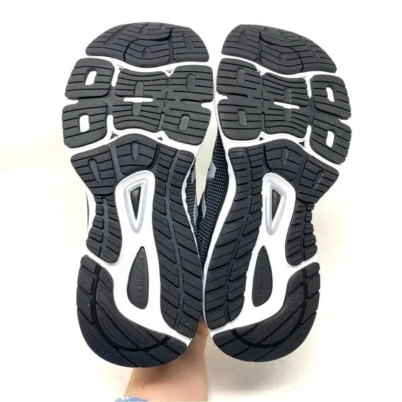 New Balance M880BK9 black running shoes
