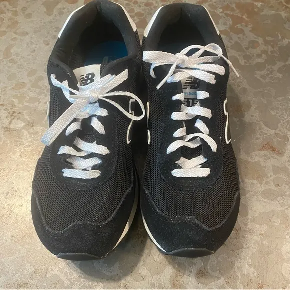 New Balance Sneakers Women’s 5.5 black white tennis shoes casual lace up shoes