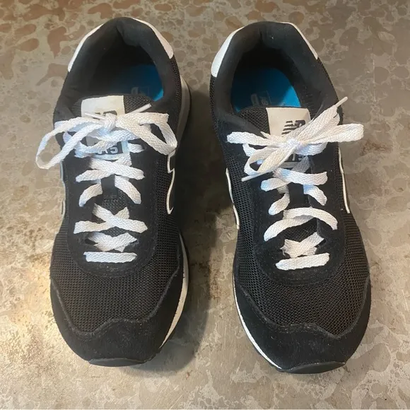 New Balance Sneakers Women’s 5.5 black white tennis shoes casual lace up shoes