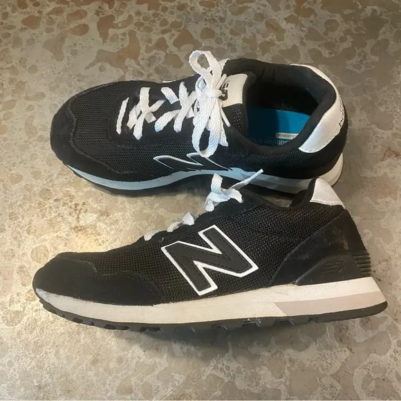 New Balance Sneakers Women’s 5.5 black white tennis shoes casual lace up shoes
